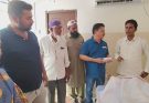 برقی شاک سے جھلسنے والے ویلڈر کے علاج کے لیے عادل آباد کے معروف تاجر و ہیلپنگ ہینڈ چریٹبل ٹرسٹ کے صدر سمیع اللہ خان عرف شممو سیٹھ نے دی 20 ہزار روپے کی مالی امداد